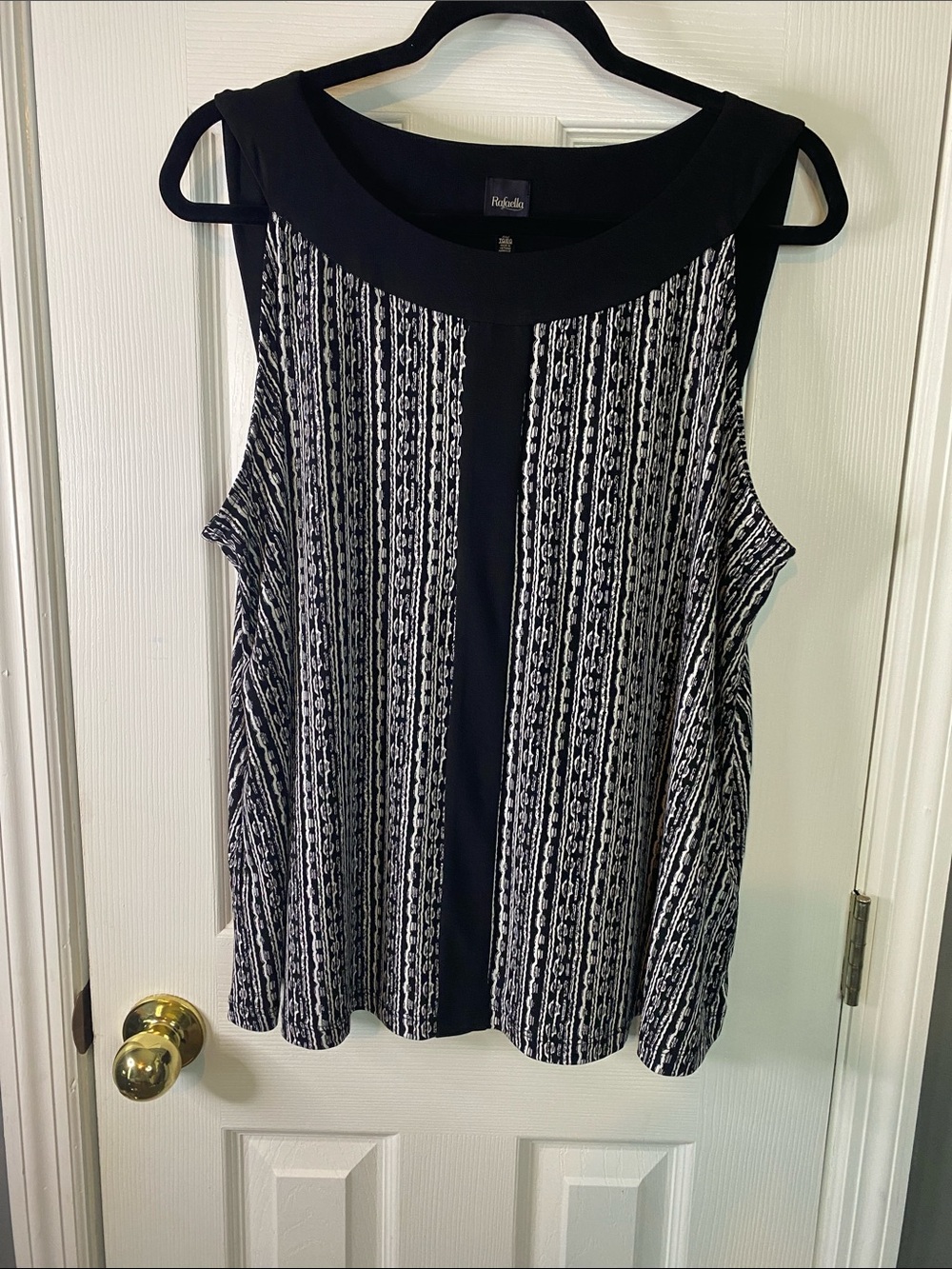 Rafaella Black and White Sleeveless Knit Tank with Textured Stripes SizeXL.